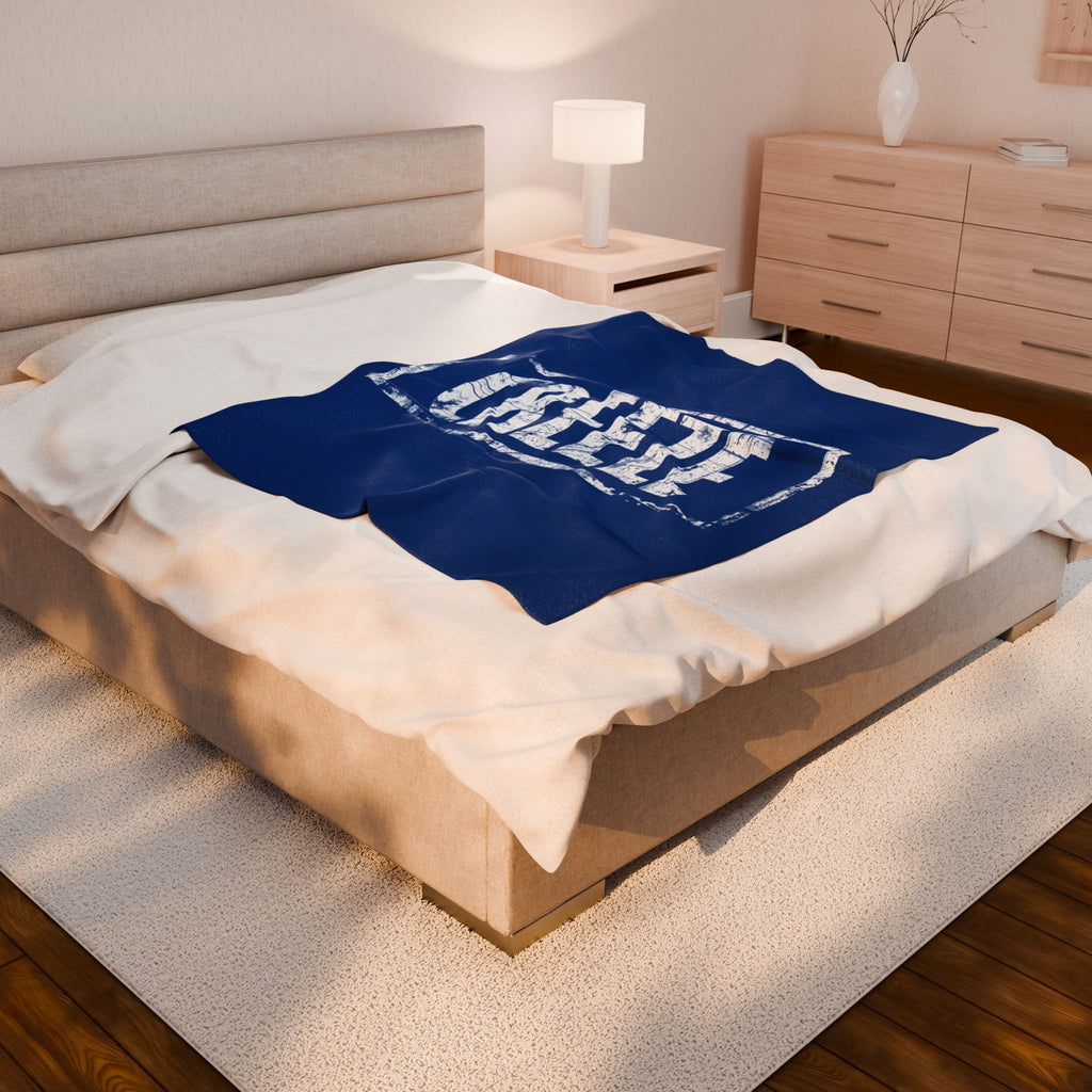 Cozy Velveteen Plush Blanket with 'CREEZE' Design | Perfect for Winter Nights, Gifts, Home Decor, and Movie Marathons